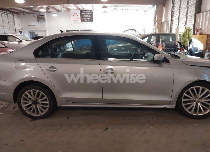 Photo 13 of 2012 Volkswagen Jetta 2.5L SEL (VIN 3VWLX7AJ4CM344390)