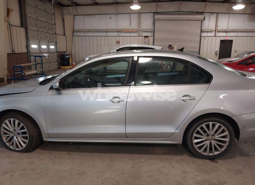 Photo 14 of 2012 Volkswagen Jetta 2.5L SEL (VIN 3VWLX7AJ4CM344390)
