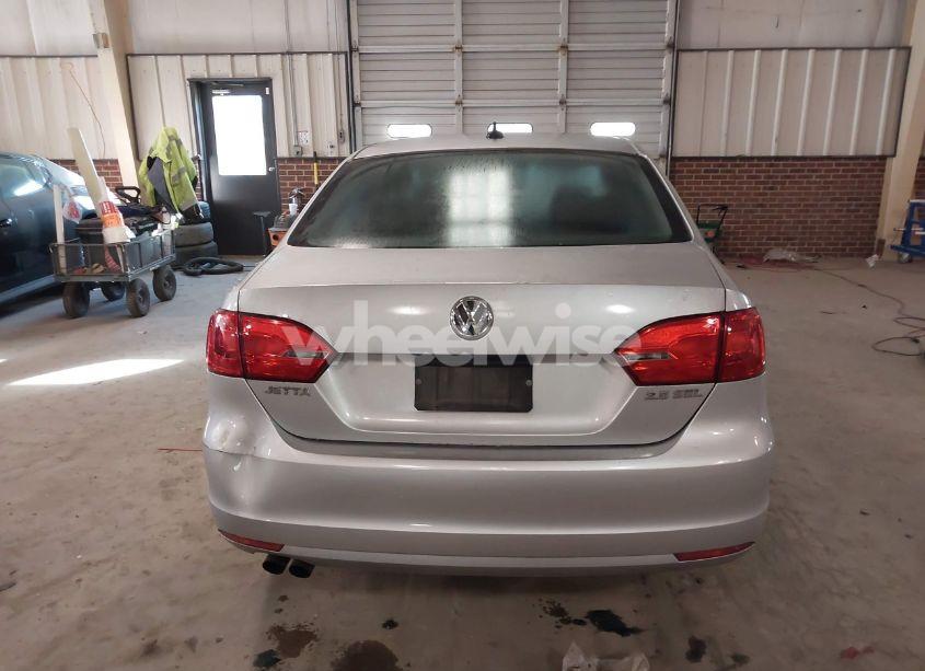 Photo 16 of 2012 Volkswagen Jetta 2.5L SEL (VIN 3VWLX7AJ4CM344390)