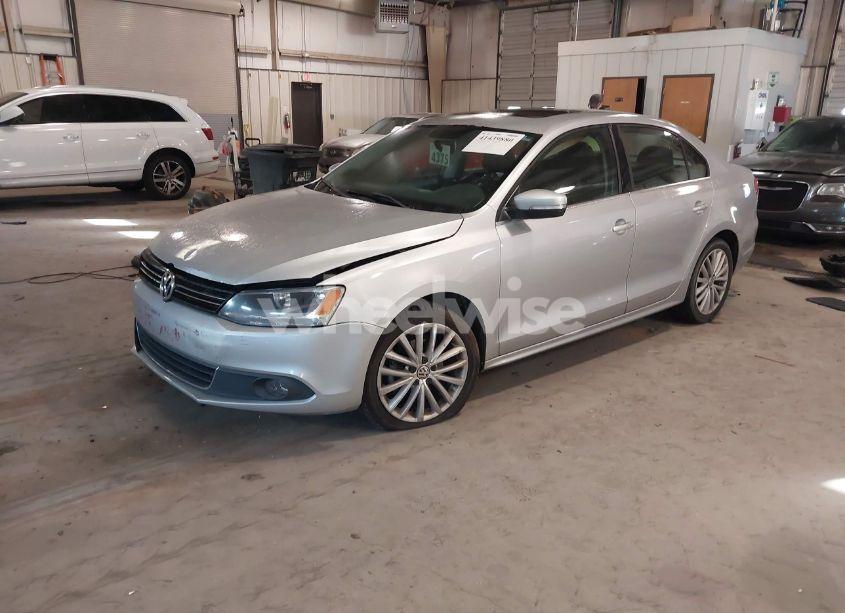 Photo 2 of 2012 Volkswagen Jetta 2.5L SEL (VIN 3VWLX7AJ4CM344390)