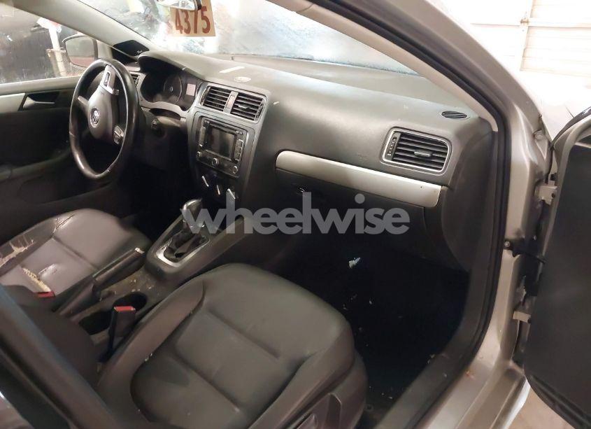 Photo 5 of 2012 Volkswagen Jetta 2.5L SEL (VIN 3VWLX7AJ4CM344390)