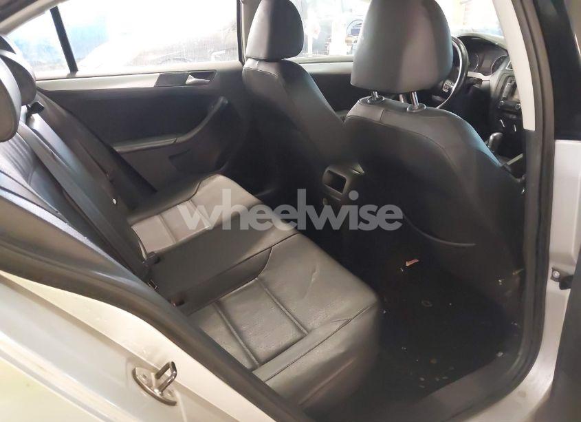 Photo 8 of 2012 Volkswagen Jetta 2.5L SEL (VIN 3VWLX7AJ4CM344390)