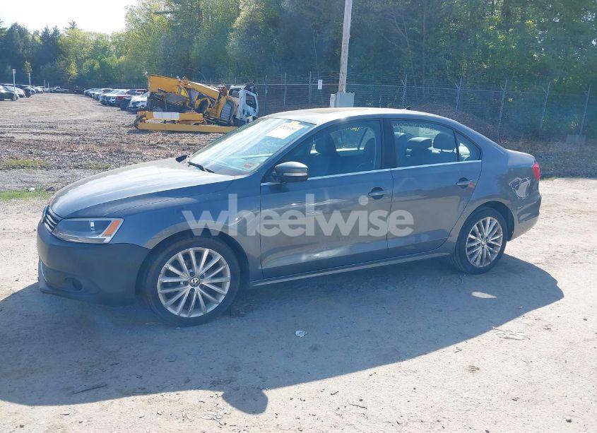 Photo 12 of 2012 Volkswagen Jetta 2.5L SEL (VIN 3VWLX7AJ4CM471141)