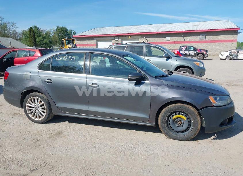 Photo 14 of 2012 Volkswagen Jetta 2.5L SEL (VIN 3VWLX7AJ4CM471141)