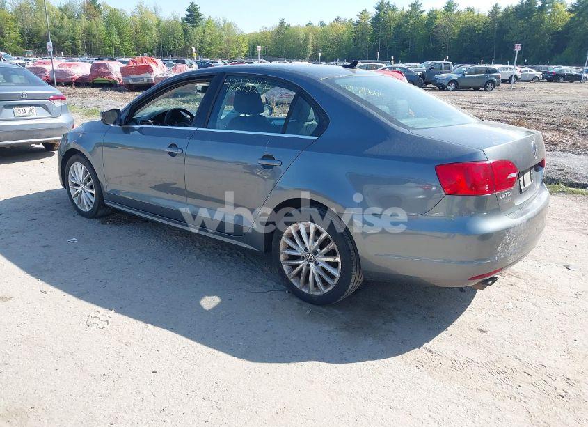 Photo 3 of 2012 Volkswagen Jetta 2.5L SEL (VIN 3VWLX7AJ4CM471141)