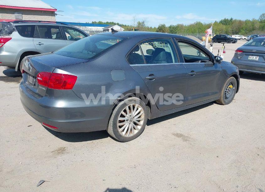 Photo 4 of 2012 Volkswagen Jetta 2.5L SEL (VIN 3VWLX7AJ4CM471141)