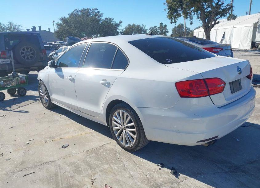 Photo 3 of 2011 Volkswagen Jetta 2.5L SEL (VIN 3VWLX7AJ5BM370835)