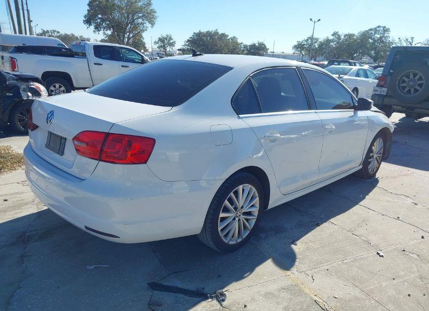 Photo 4 of 2011 Volkswagen Jetta 2.5L SEL (VIN 3VWLX7AJ5BM370835)