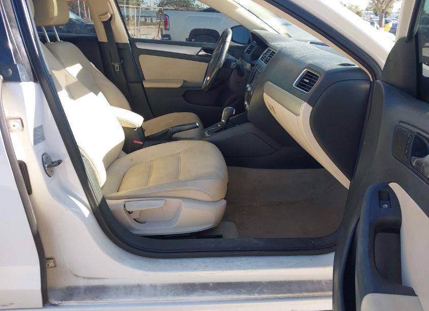 Photo 5 of 2011 Volkswagen Jetta 2.5L SEL (VIN 3VWLX7AJ5BM370835)