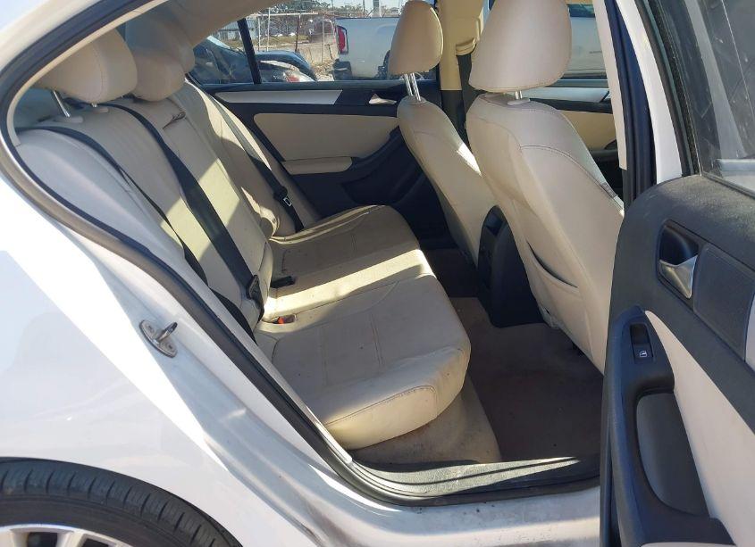 Photo 8 of 2011 Volkswagen Jetta 2.5L SEL (VIN 3VWLX7AJ5BM370835)