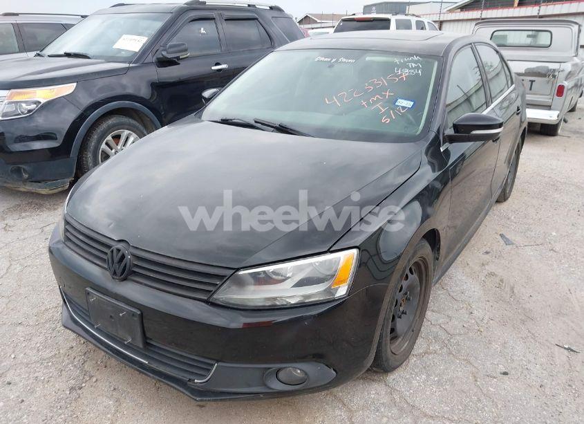 Photo 2 of 2012 Volkswagen Jetta 2.5L SEL (VIN 3VWLX7AJ6CM324884)