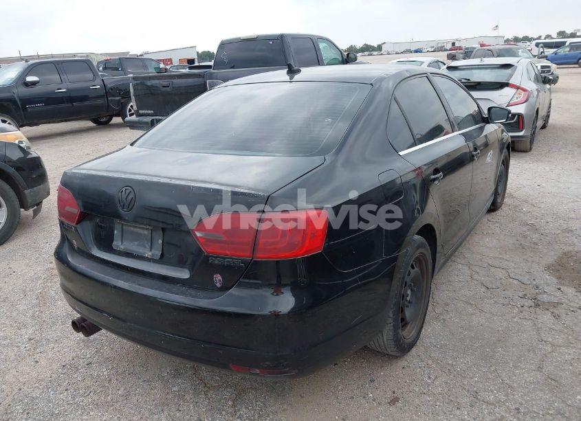 Photo 4 of 2012 Volkswagen Jetta 2.5L SEL (VIN 3VWLX7AJ6CM324884)