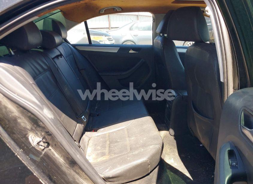Photo 8 of 2012 Volkswagen Jetta 2.5L SEL (VIN 3VWLX7AJ6CM324884)