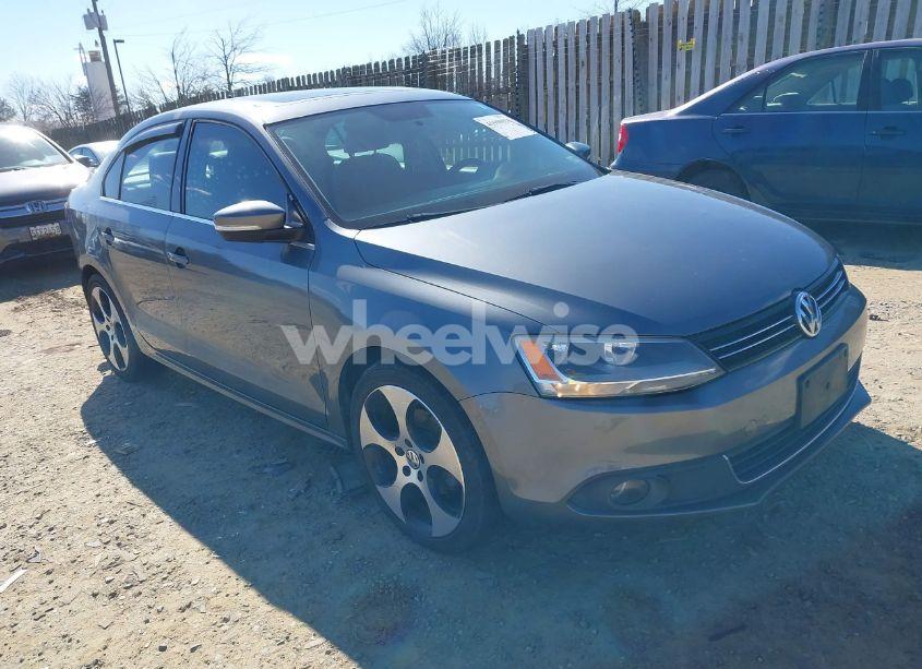 2011 Volkswagen Jetta 2.5L SEL (VIN 3VWLX7AJ7BM351445) main photo