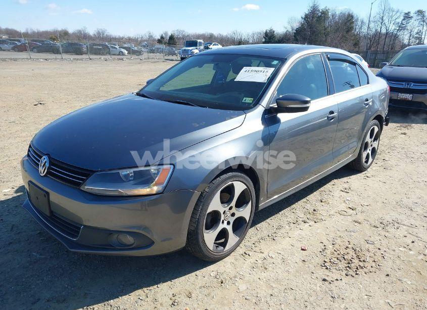 Photo 2 of 2011 Volkswagen Jetta 2.5L SEL (VIN 3VWLX7AJ7BM351445)