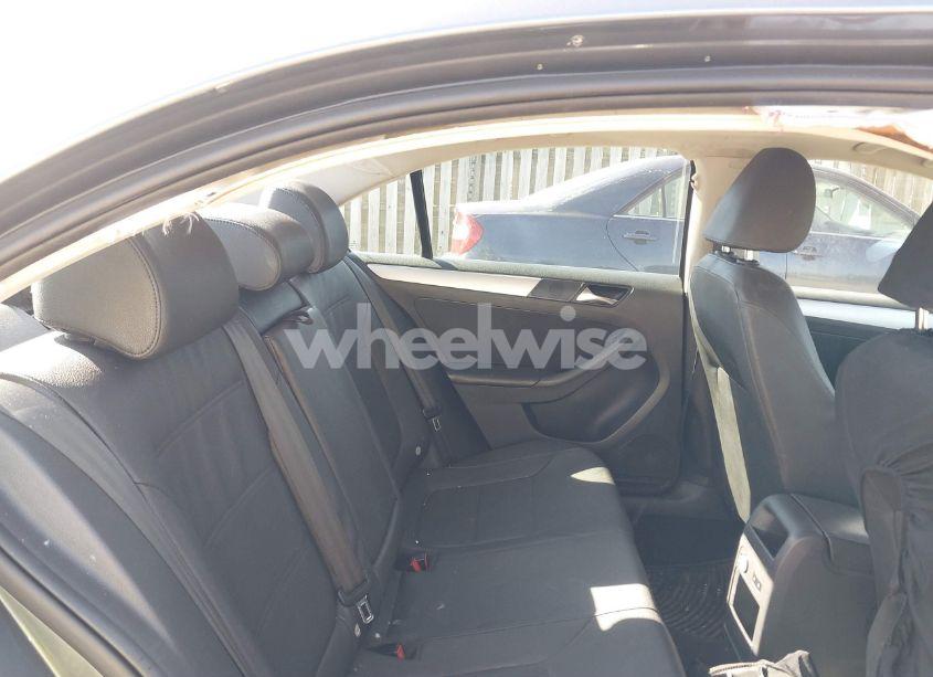 Photo 8 of 2011 Volkswagen Jetta 2.5L SEL (VIN 3VWLX7AJ7BM351445)