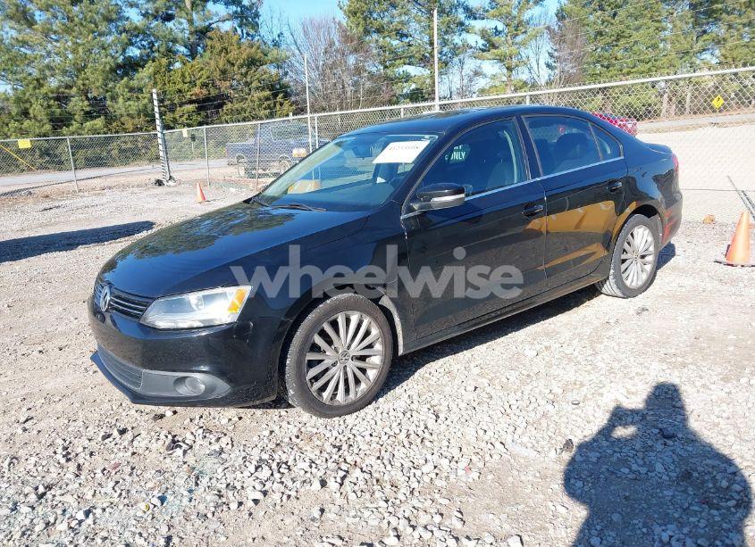 Photo 2 of 2011 Volkswagen Jetta 2.5L SEL (VIN 3VWLX7AJ7BM369783)