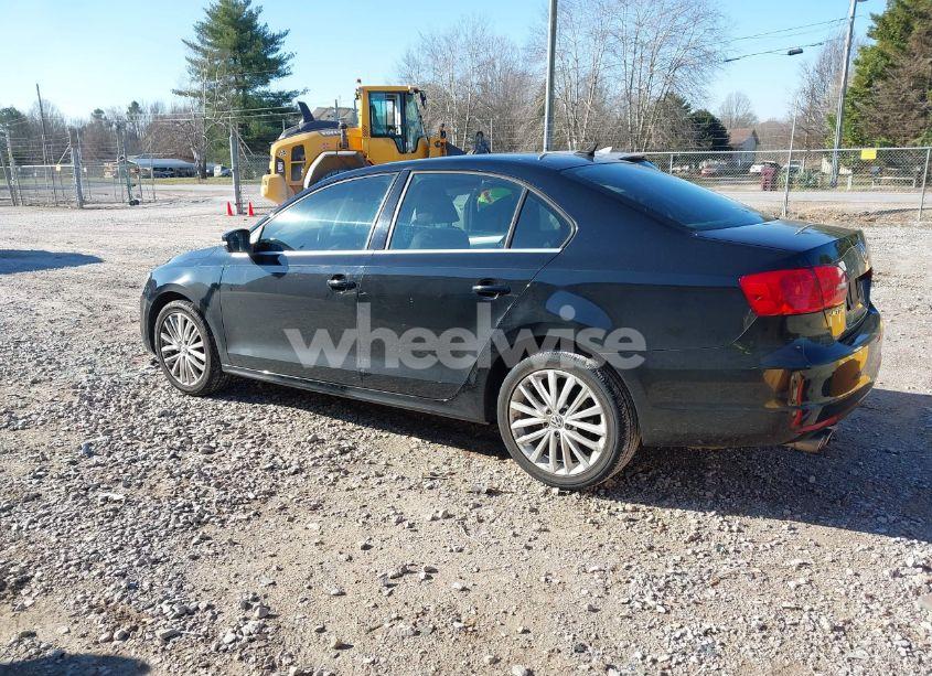 Photo 3 of 2011 Volkswagen Jetta 2.5L SEL (VIN 3VWLX7AJ7BM369783)