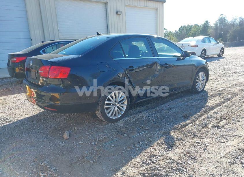 Photo 4 of 2011 Volkswagen Jetta 2.5L SEL (VIN 3VWLX7AJ7BM369783)