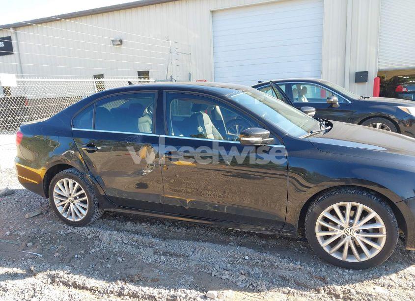 Photo 6 of 2011 Volkswagen Jetta 2.5L SEL (VIN 3VWLX7AJ7BM369783)