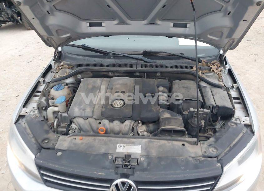 Photo 10 of 2012 Volkswagen Jetta 2.5L SEL (VIN 3VWLX7AJ7CM304613)