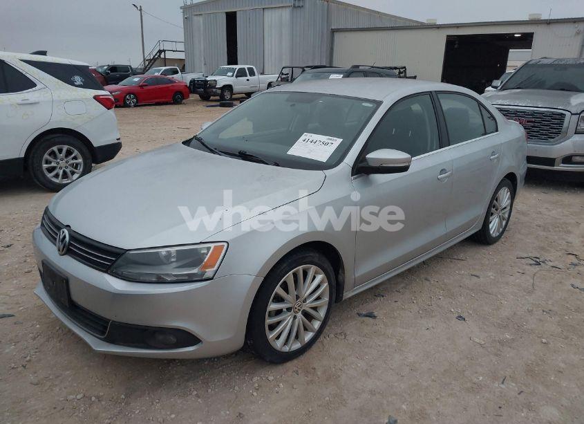 Photo 2 of 2012 Volkswagen Jetta 2.5L SEL (VIN 3VWLX7AJ7CM304613)