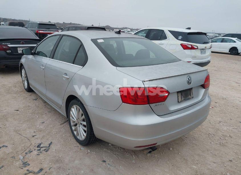 Photo 3 of 2012 Volkswagen Jetta 2.5L SEL (VIN 3VWLX7AJ7CM304613)