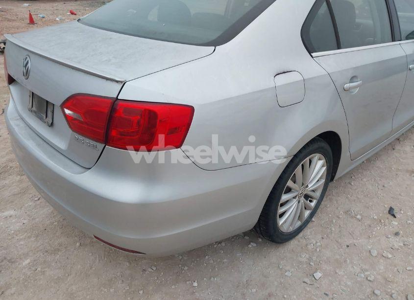 Photo 6 of 2012 Volkswagen Jetta 2.5L SEL (VIN 3VWLX7AJ7CM304613)