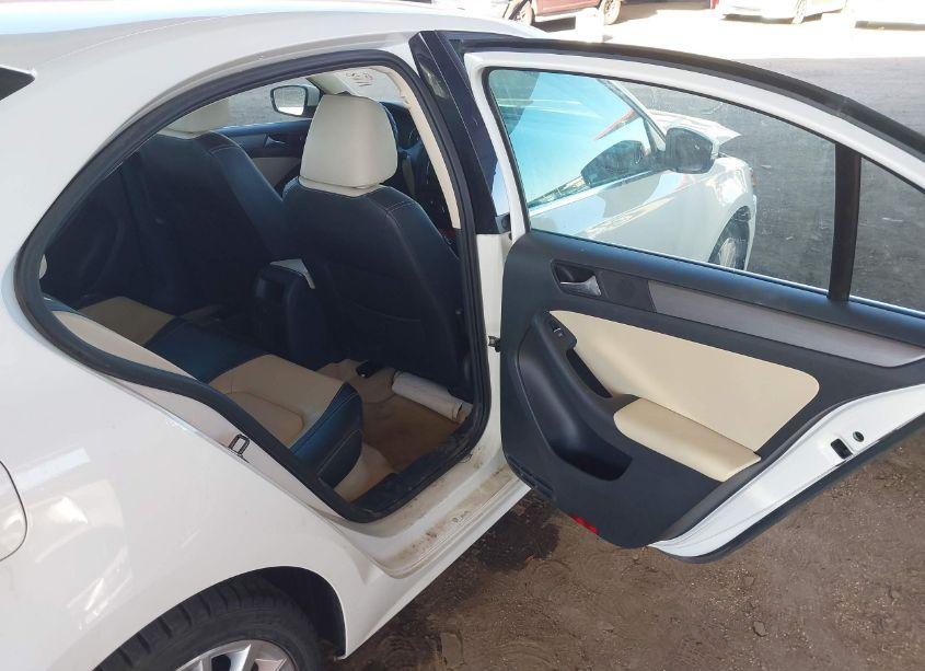 Photo 8 of 2013 Volkswagen Jetta 2.5L SEL (VIN 3VWLX7AJ7DM235178)