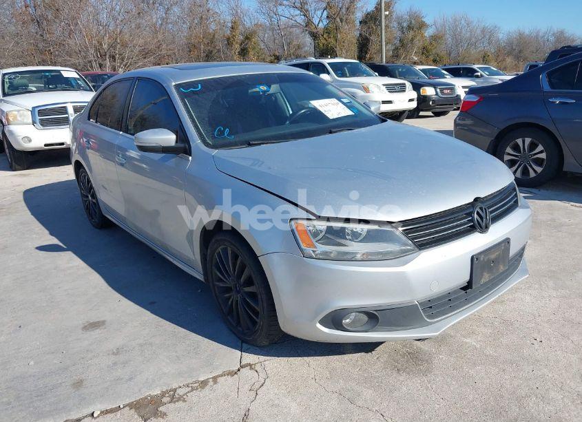 2011 Volkswagen Jetta 2.5L SEL (VIN 3VWLX7AJ8BM304103) main photo