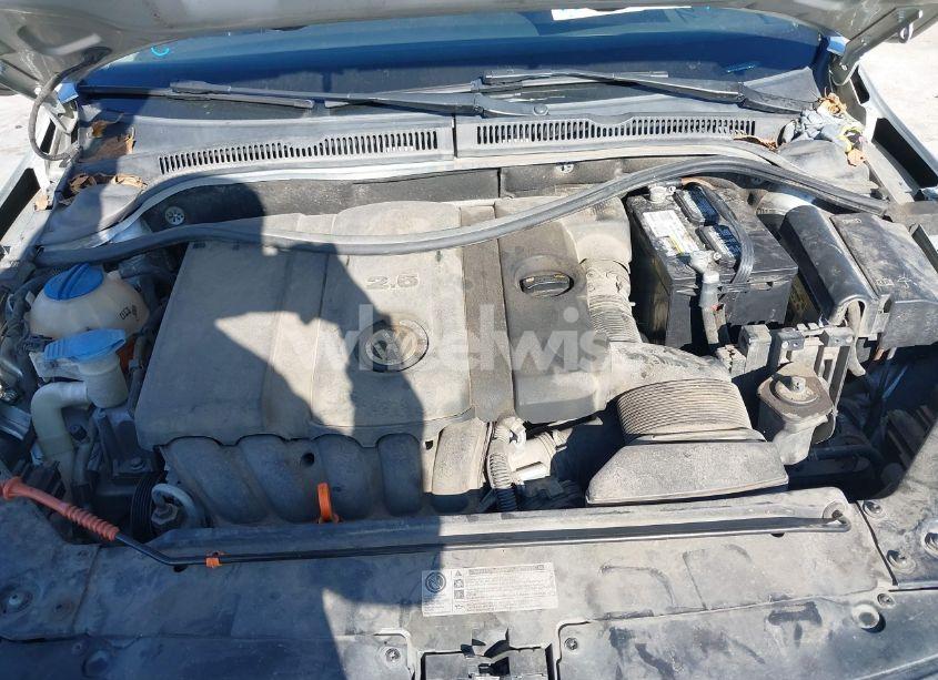 Photo 10 of 2011 Volkswagen Jetta 2.5L SEL (VIN 3VWLX7AJ8BM304103)
