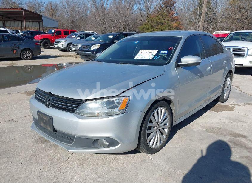 Photo 2 of 2011 Volkswagen Jetta 2.5L SEL (VIN 3VWLX7AJ8BM304103)