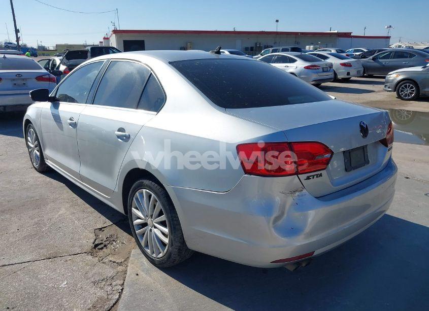 Photo 3 of 2011 Volkswagen Jetta 2.5L SEL (VIN 3VWLX7AJ8BM304103)