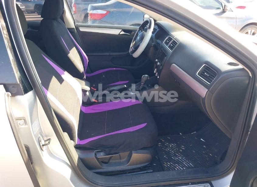 Photo 5 of 2011 Volkswagen Jetta 2.5L SEL (VIN 3VWLX7AJ8BM304103)