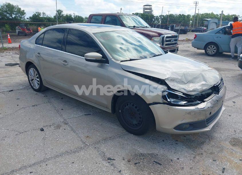 2013 Volkswagen Jetta 2.5L SEL (VIN 3VWLX7AJ8DM239482) main photo