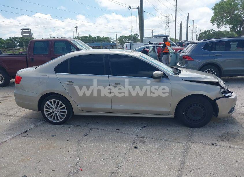 Photo 13 of 2013 Volkswagen Jetta 2.5L SEL (VIN 3VWLX7AJ8DM239482)