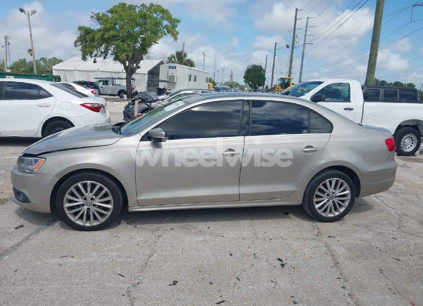 Photo 14 of 2013 Volkswagen Jetta 2.5L SEL (VIN 3VWLX7AJ8DM239482)