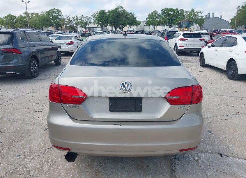 Photo 16 of 2013 Volkswagen Jetta 2.5L SEL (VIN 3VWLX7AJ8DM239482)