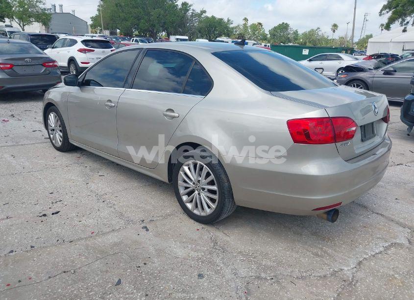 Photo 3 of 2013 Volkswagen Jetta 2.5L SEL (VIN 3VWLX7AJ8DM239482)