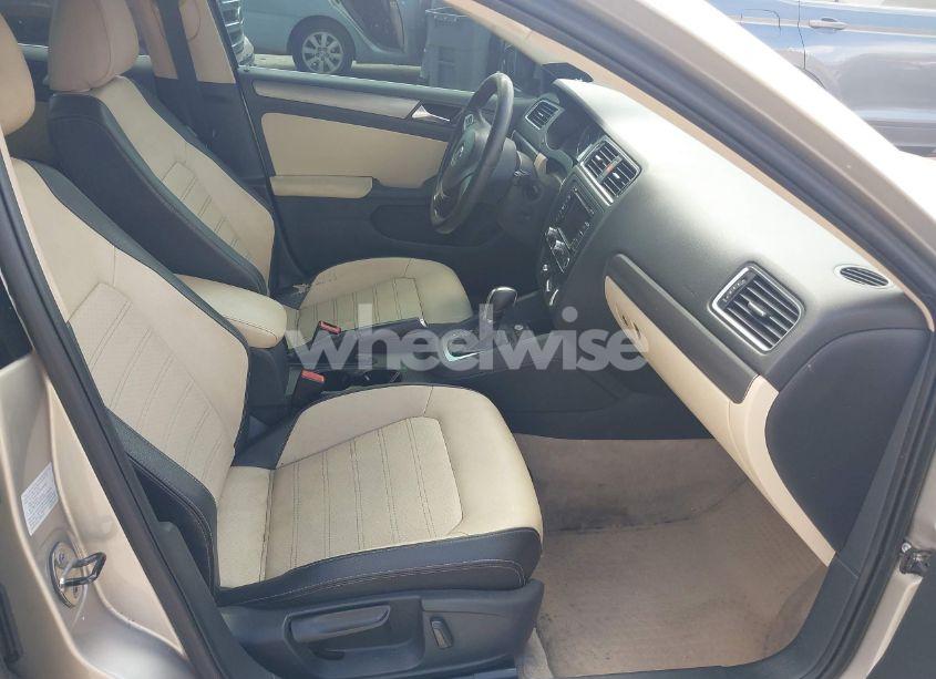 Photo 5 of 2013 Volkswagen Jetta 2.5L SEL (VIN 3VWLX7AJ8DM239482)