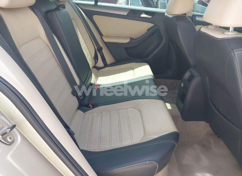 Photo 8 of 2013 Volkswagen Jetta 2.5L SEL (VIN 3VWLX7AJ8DM239482)