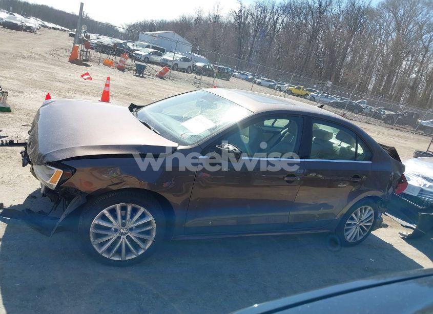 Photo 15 of 2011 Volkswagen Jetta 2.5L SEL (VIN 3VWLX7AJXBM300389)