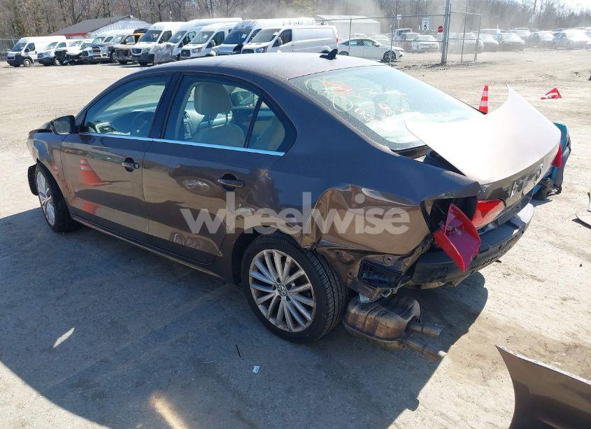 Photo 3 of 2011 Volkswagen Jetta 2.5L SEL (VIN 3VWLX7AJXBM300389)