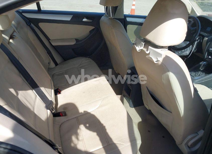 Photo 8 of 2011 Volkswagen Jetta 2.5L SEL (VIN 3VWLX7AJXBM300389)