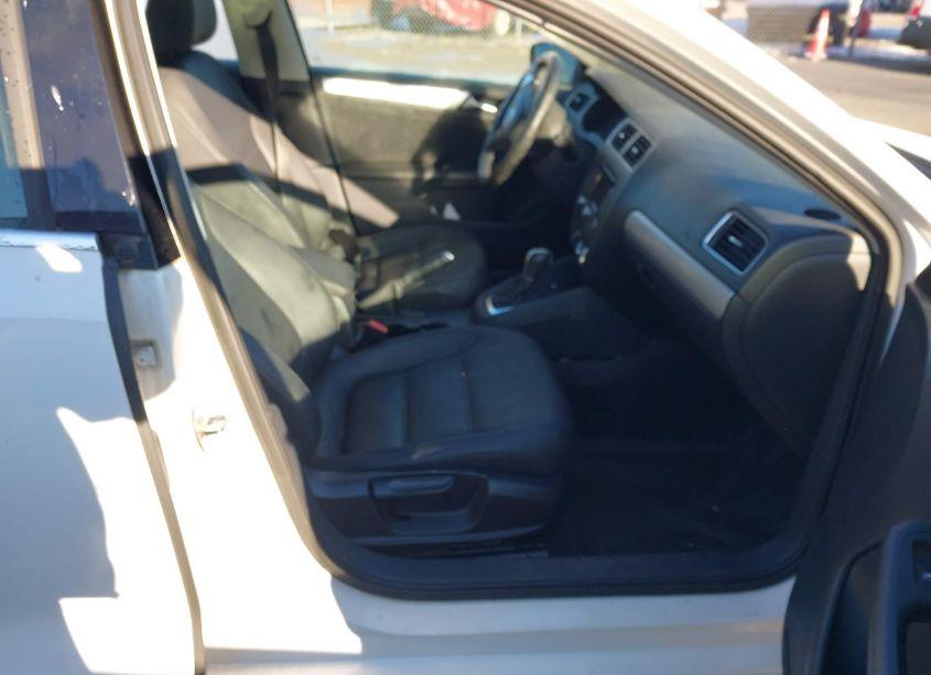 Photo 5 of 2011 Volkswagen Jetta 2.5L SEL (VIN 3VWLZ7AJ1BM302591)