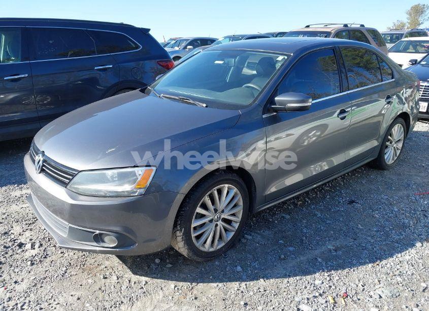 Photo 2 of 2011 Volkswagen Jetta 2.5L SEL (VIN 3VWLZ7AJ1BM366405)