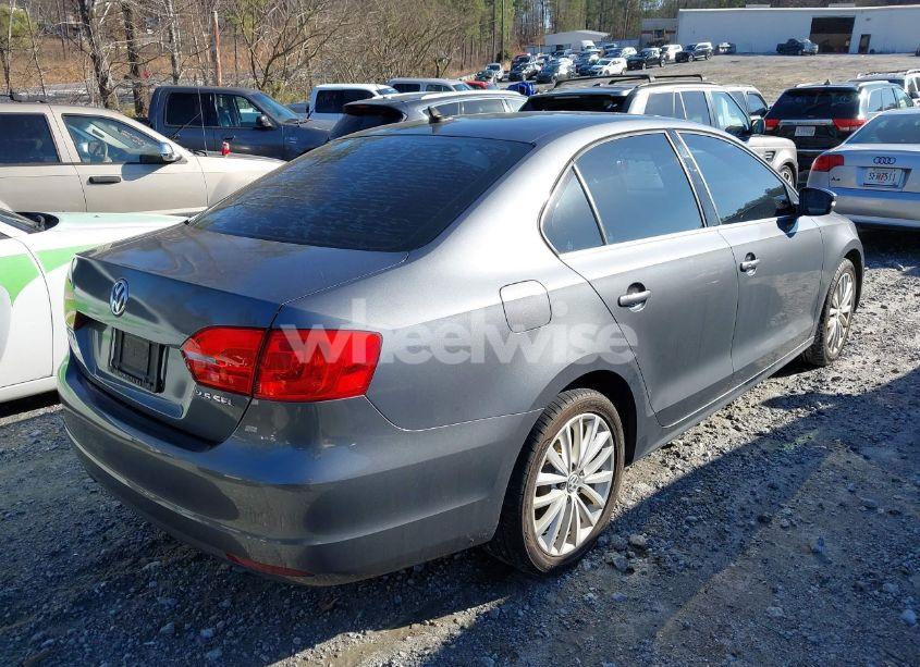 Photo 4 of 2011 Volkswagen Jetta 2.5L SEL (VIN 3VWLZ7AJ1BM366405)