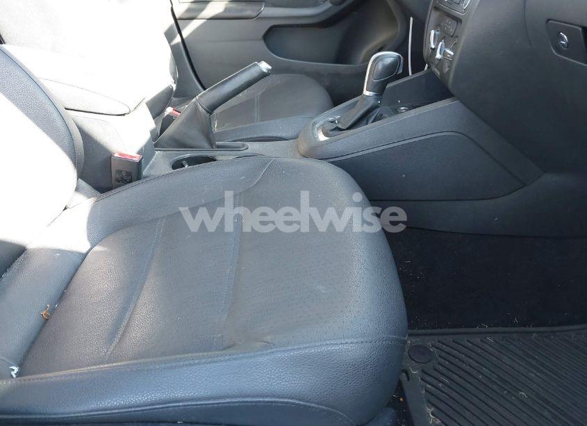 Photo 5 of 2011 Volkswagen Jetta 2.5L SEL (VIN 3VWLZ7AJ1BM366405)