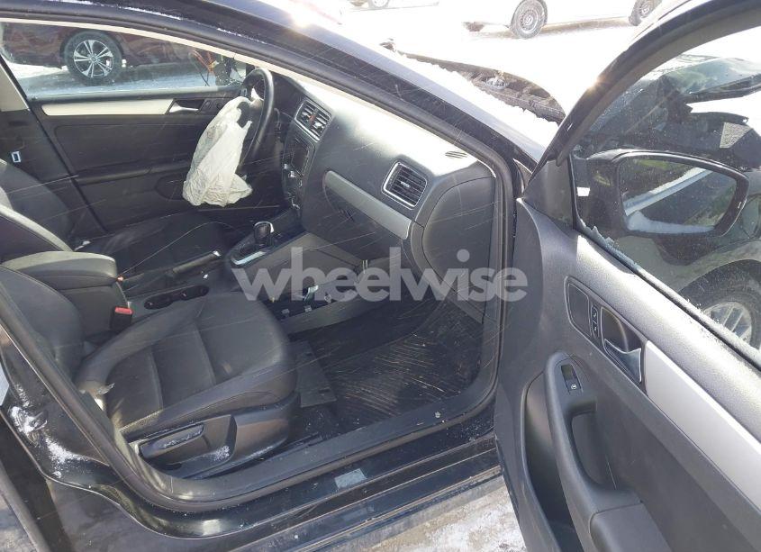 Photo 5 of 2011 Volkswagen Jetta 2.5L SEL (VIN 3VWLZ7AJ1BM370826)