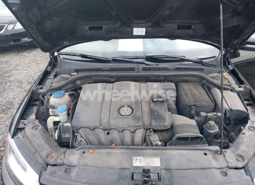 Photo 10 of 2011 Volkswagen Jetta 2.5L SEL (VIN 3VWLZ7AJ2BM349306)